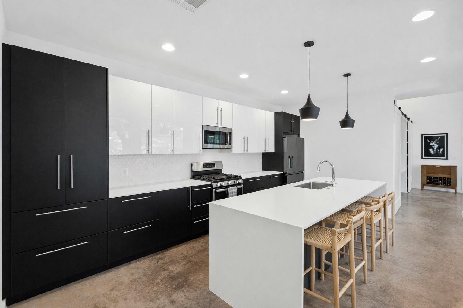 1005 Cardinal Ln #B, Austin