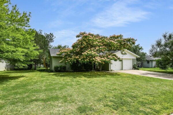 1103 Green Meadow Dr, Round Rock