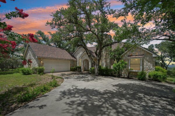 302 Mesa Dr, Wimberley