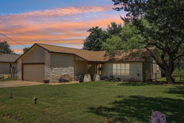 611 Magnolia Ln, Cottonwood Shores