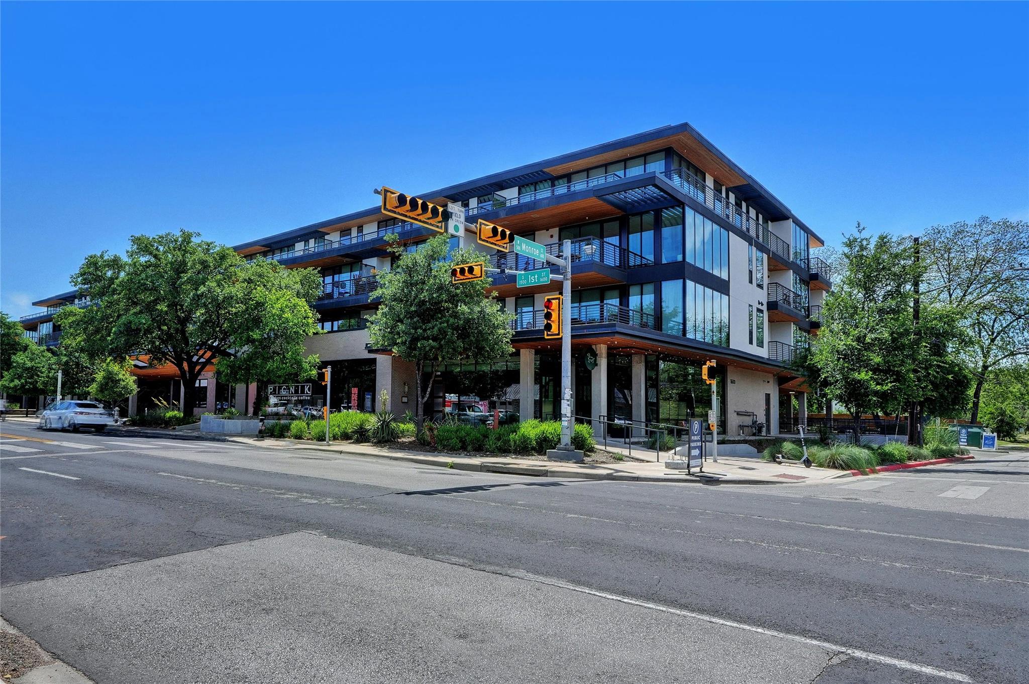 1600 S 1st St #403, Austin, TX 78704