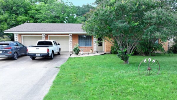 606 E Liberty Ave, Round Rock
